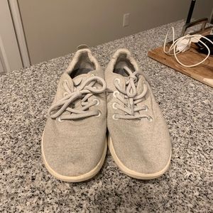 Allbirds women’s light grey and white runners
